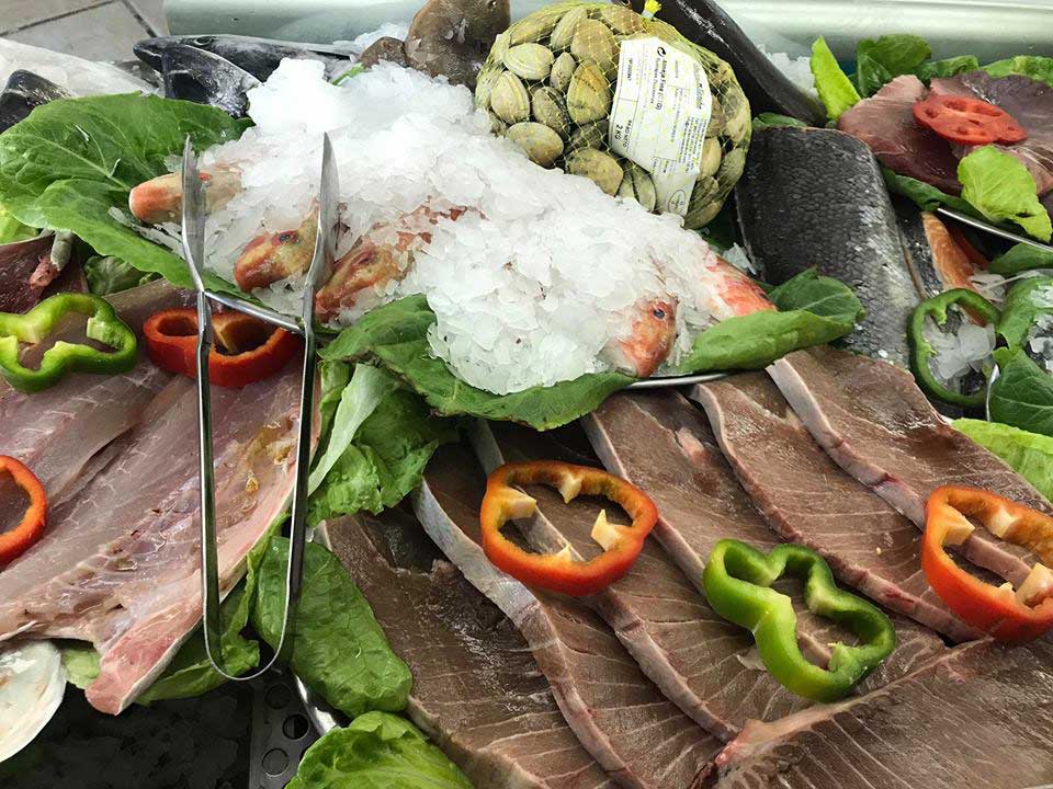 Mares Bravas platos de pescado en Cartagena