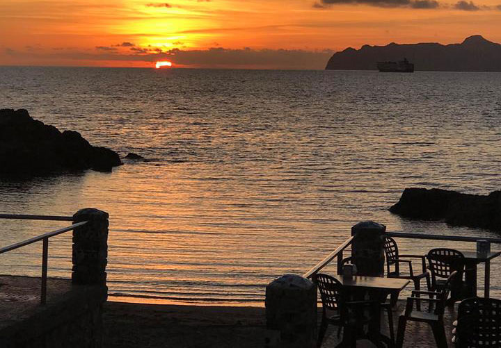 Mares Bravas restaurante con vistas al mar en Cartagena